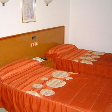 Hotel Lazaro Calamocha Ruang foto