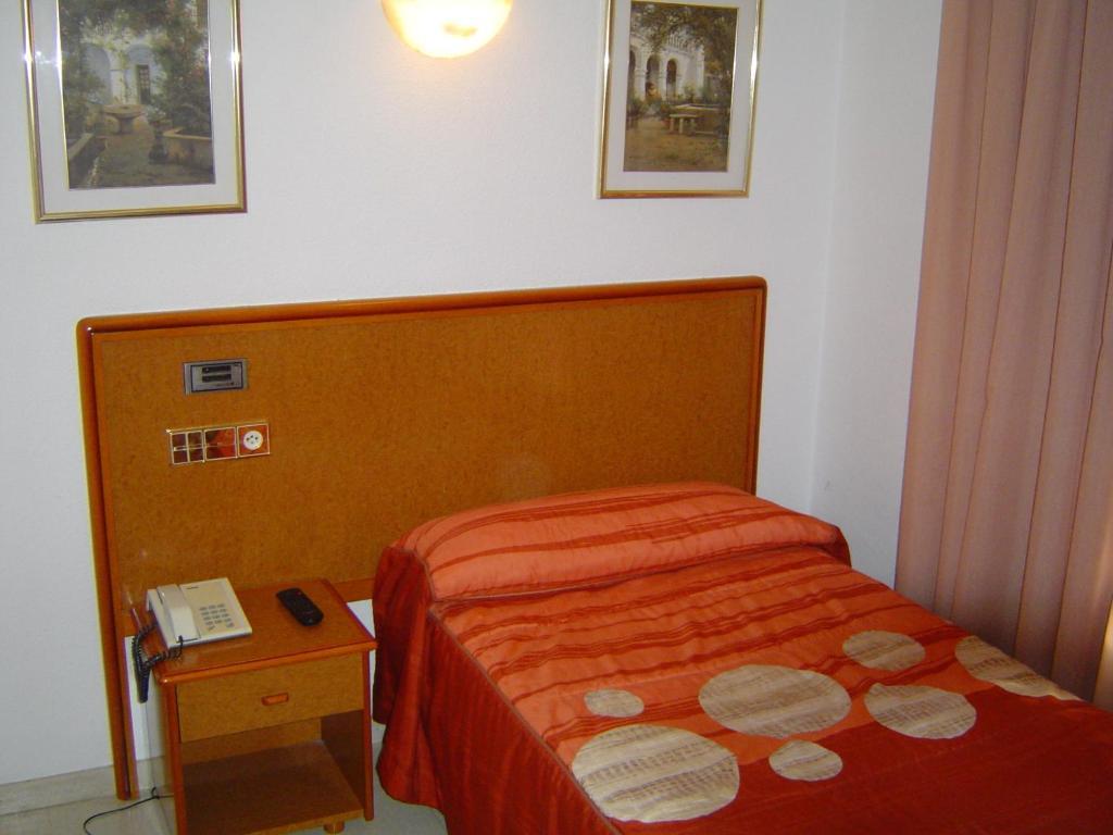 Hotel Lazaro Calamocha Ruang foto